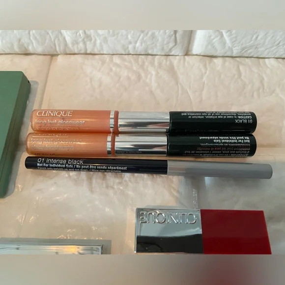 Clinique - Lot of Various Makeup Products - New - Picture 2 of 14